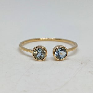 Anillo de aguamarina de duelo delicado, anillo de aguamarina de oro sólido de 14k, anillo de oro único, anillo apilable, anillo hecho a mano, regalos de anillo de piedra de nacimiento de marzo.