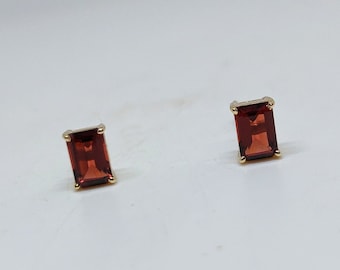 Red Garnet Earrings 14k Gold, Minimalist Jewelry Stud, Solid Gold Stud Earring, Garnet Birthstone Jewelry, Tiny Stud Earrings, Girls Gift.