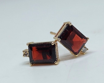 14k Gold Garnet & Diamond Stud Earrings: Baguette Jewelry