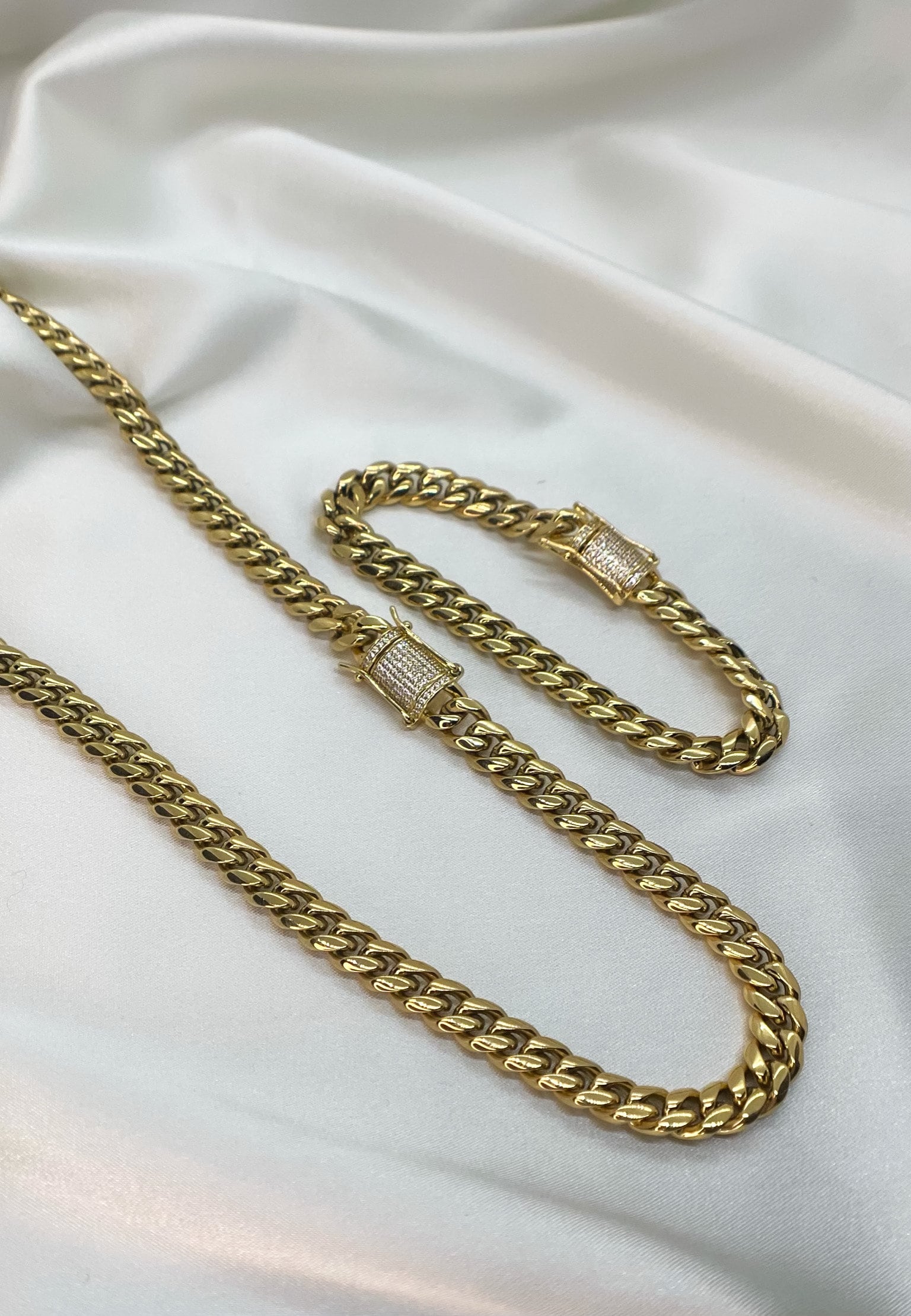 Jxlepe Men's Miami Cuban Link Chain Necklace - 18K Gold Plated 15mm Stainless Steel Curb With CZ Diamonds, 9.5 Inch