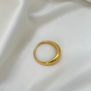 Anello a cupola Destiny, cinturino in acciaio inossidabile placcato oro, anello in oro spesso, anello impilabile, anello minimalista, accessori moda per lei