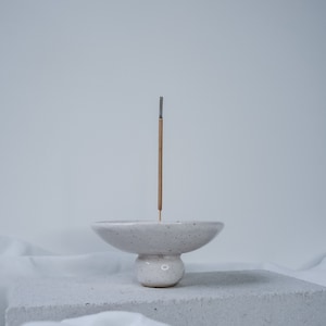 Nordic eenvoudige minimalistische witte gestippelde keramische wierookhouder, wierookbrander