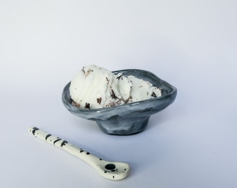 schwarzer Eisbecher mit leichter weißer Glasur aus Keramik handgemacht | Dessertschale | Sorbetbecher