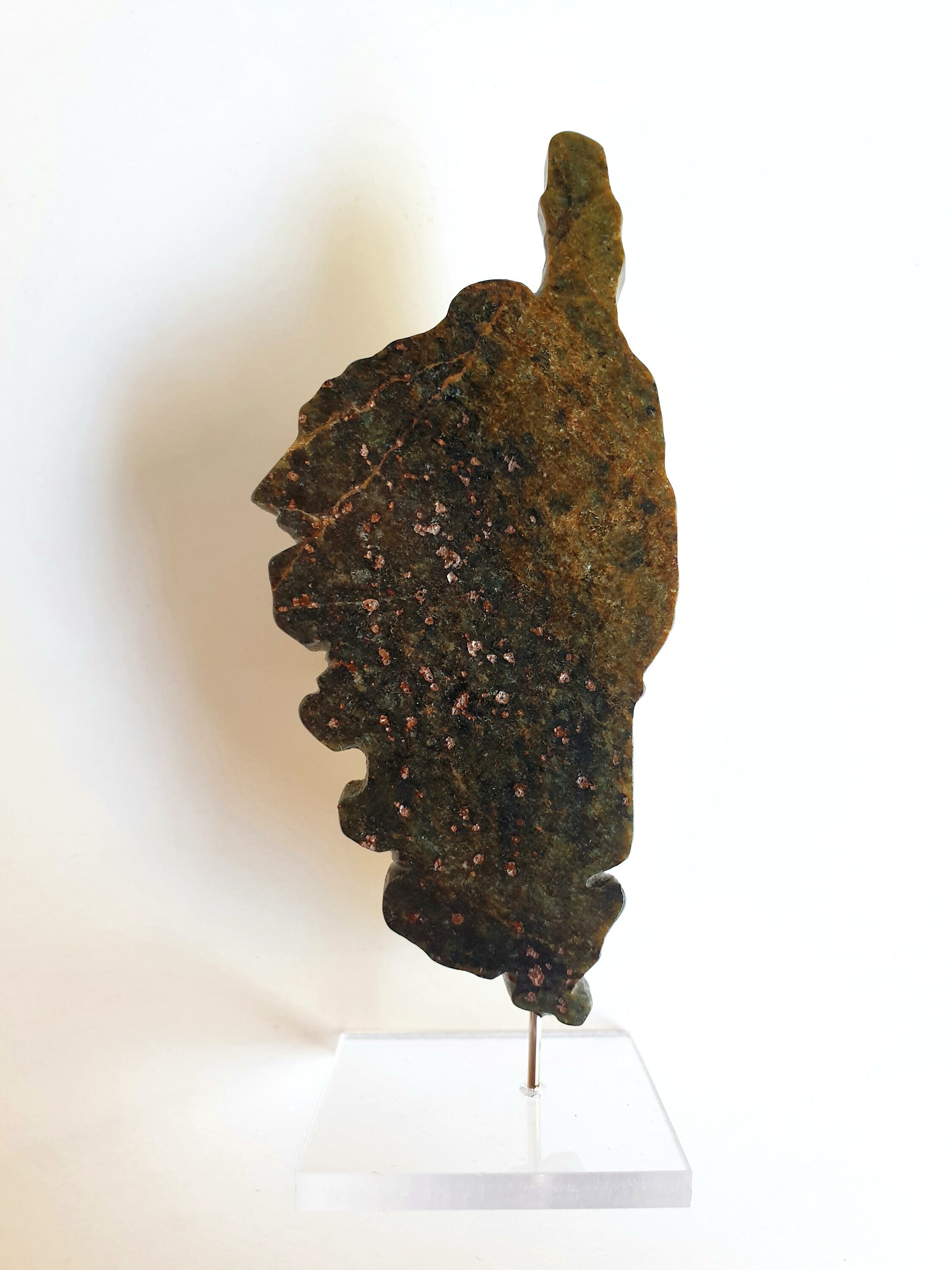 Sculpture Corse en Pierre Noir/Vert Fumée avec Inclusions Rouges | Modèle Moyen