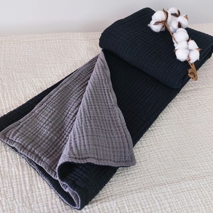 Zweifarbiger 8-Schicht-Musselin, Gaze Decke, Benutzerdefinierte Größe aus reiner Baumwolle und benutzerdefinierte farbige weiche Decke für Baby, Kleinkind, Teenager und Erwachsene Black & Dark Gray