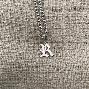 Collar con inicial en inglés antiguo personalizado, collar con letras personalizado, collar con inicial, collar con letras iniciales góticas personalizado, regalo
