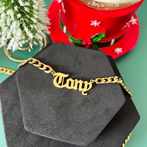 Pingente de ouro para homens, colar de corrente de meio-fio com letras inglesas antigas, colar com nome, colar de nome de ouro personalizado, presente para mulheres, presenteie-a