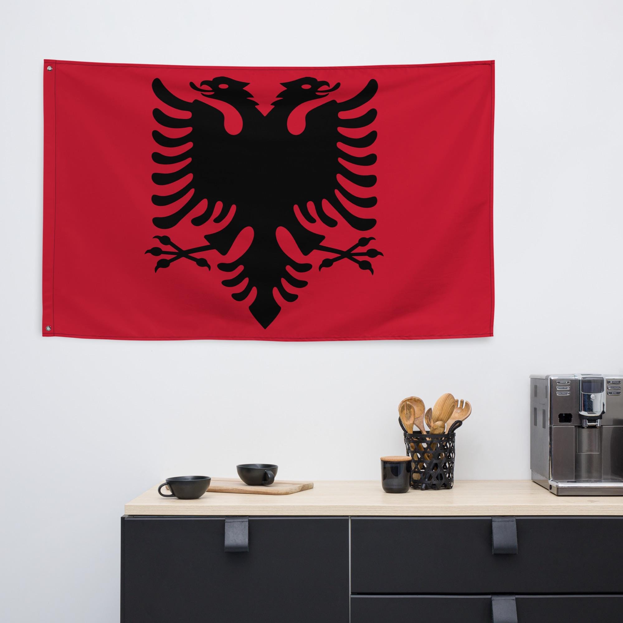 アルバニアの国旗フラムリ・シュキプタル・クク・エ・ジ - Etsy 日本