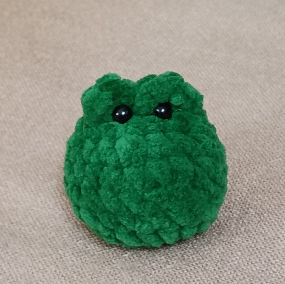 Tiny Frog Plush, Small Crocheted Frog, Amigurumi Frog, Cute Little Crochet  Frog Keychain, Green Frog Plush Amigurumi, Keys Accessory 
