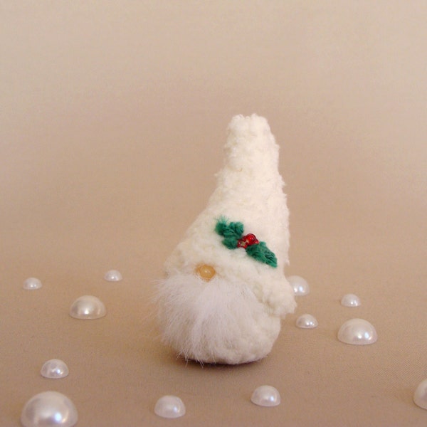 Tiny Christmas gnome, Little Christmas gnome, White mini plush gnome, Christmas gifts Holiday gifts Best friend gift Advent calendar fillers