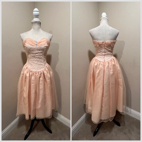 Beautiful 1980s does 1950s pastel peach cupcake p… - image 1