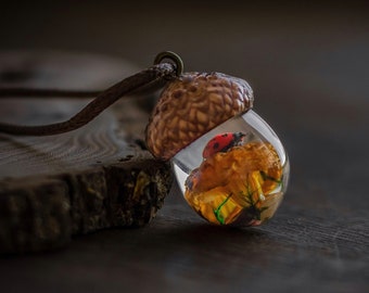 Acorn Mushroom Necklace, Acorn pendant, Mushroom ladybug terrarium necklace, Acorn pendant, Magic forest jewelry, moss jewelry