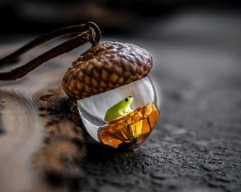 Acorn Necklace With Mushroom Frog, Resin jewelry, Acorn Pendant, wood resin pendant, Gift for Nature lover,Natural jewelry