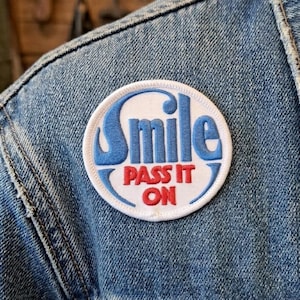 Écusson thermocollant « Smile » de style rétro.