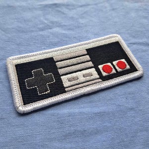 Parche bordado termoadhesivo de mando OG – Insignia inspirada en los videojuegos retro