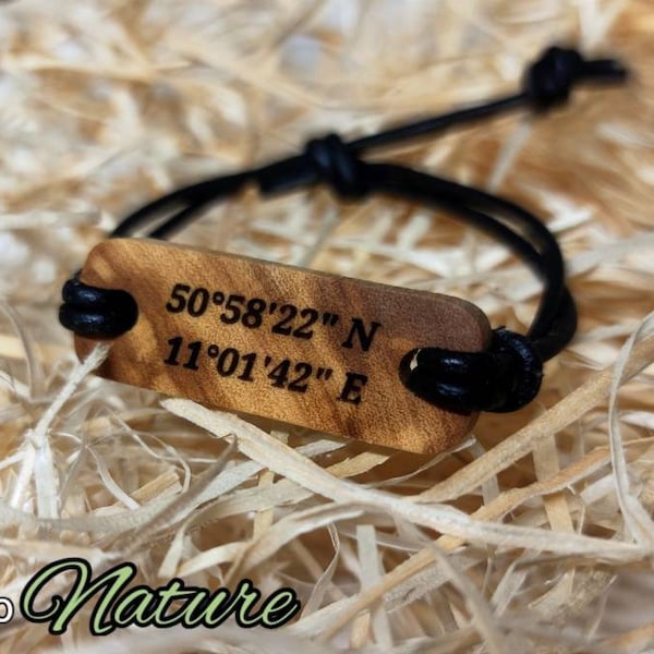 Koordinaten Armband Holz Leder personalisiert graviert Geschenk Wunschgravur - Apropo Nature
