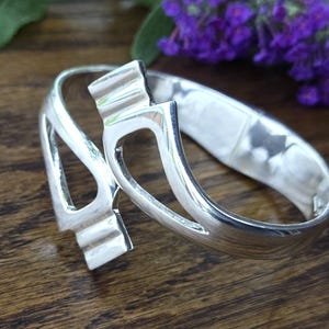 Vintage Modernist Taxco Sterling Silver Crossover Hinged Cuff Bracelet, Bold Sculptural Design, 53g, 7” Fit