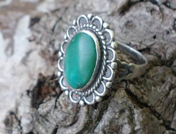 Vintage Green Stone Sterling Silver Ring, Artisan… - image 6