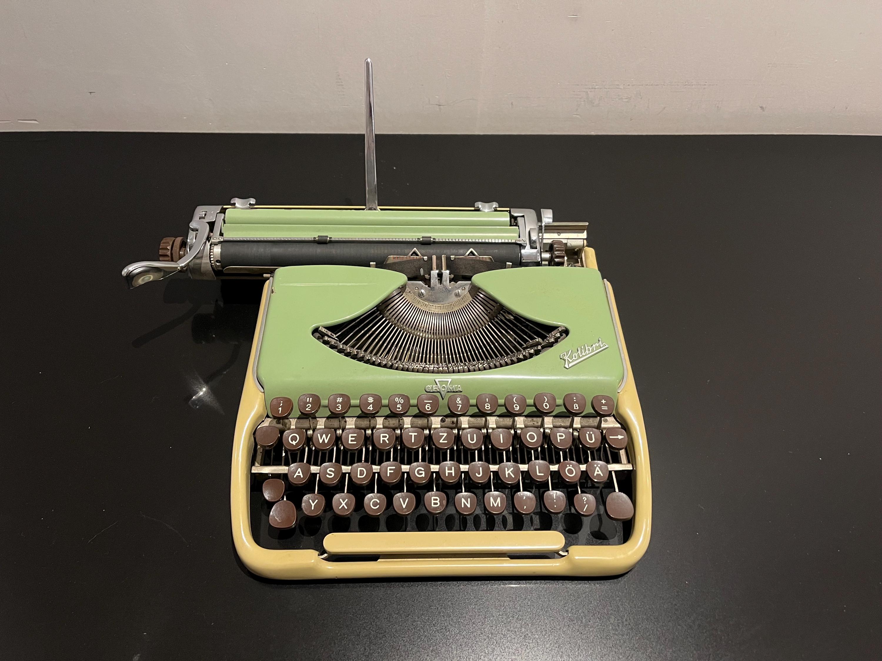 Groma Kolibri タイプライター アンティーク【ケース付き】 Groma Kolibri タイプライター＜ポータブルケース付き＞アンティーク