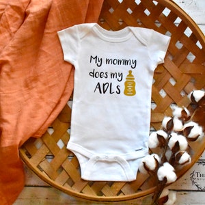 ADLs Babybody® | Ergotherapeutin Body® | Schwangerschaftsbody® | Baby-Dusche-Geschenk | Individueller Body® | OT Body® | Schätzchen