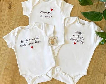 Handbestickter Babybody – Personalisierte Geschenkidee für Weihnachten, Geburtstag, Vatertag oder Taufe