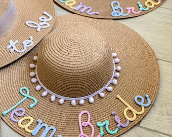 Multicolored personalized straw hat: Beach and summer accessory