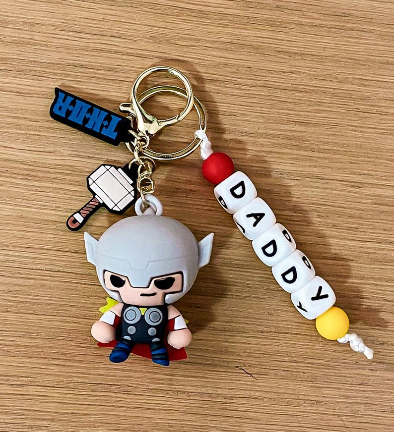 Personalized Marvel Superhero keyrings with name image 3