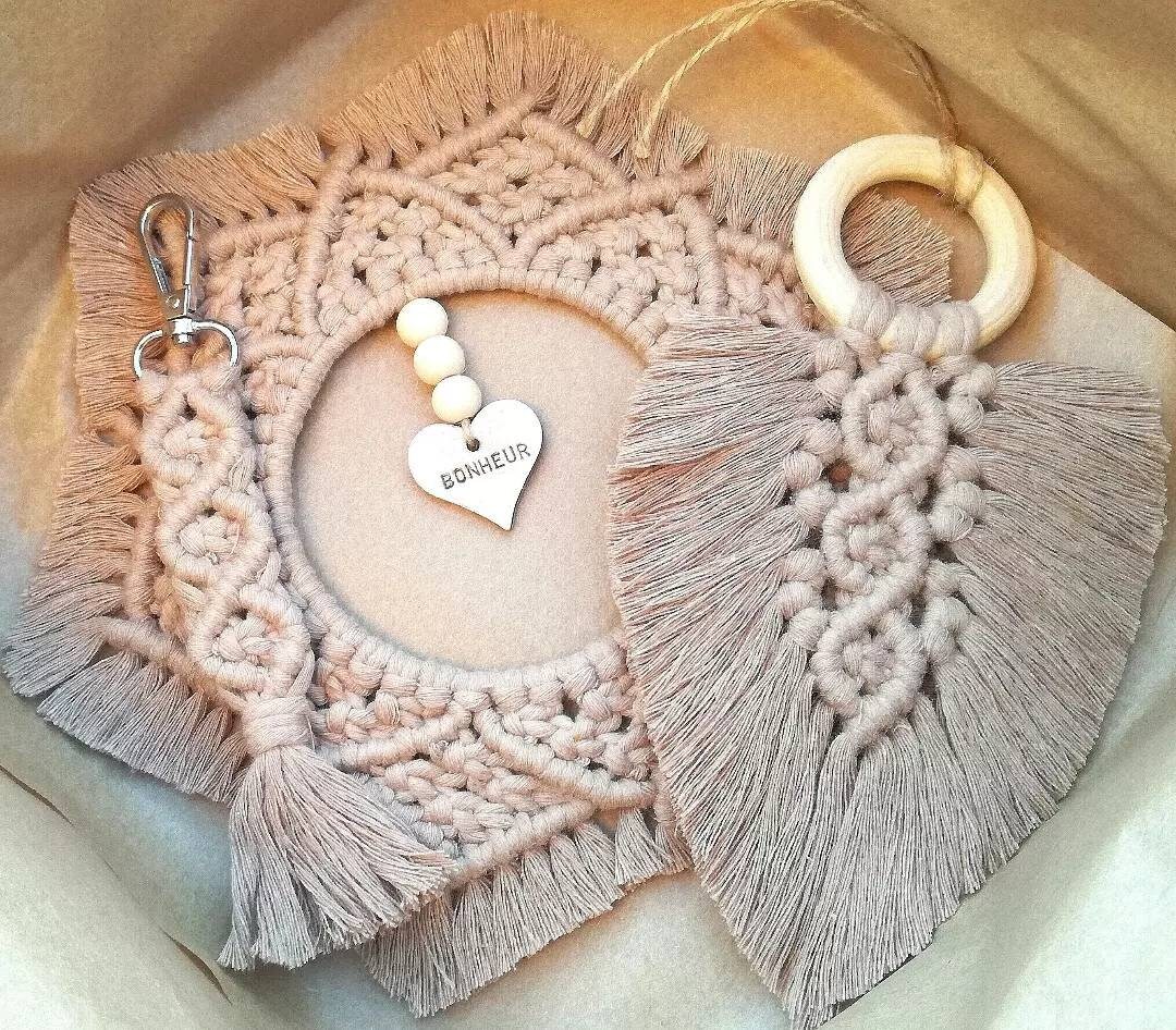 Coffret Cadeau, Box Macramé, Ensemble Porte Clé en Maramé, Clef, Couronne Plume Macrame