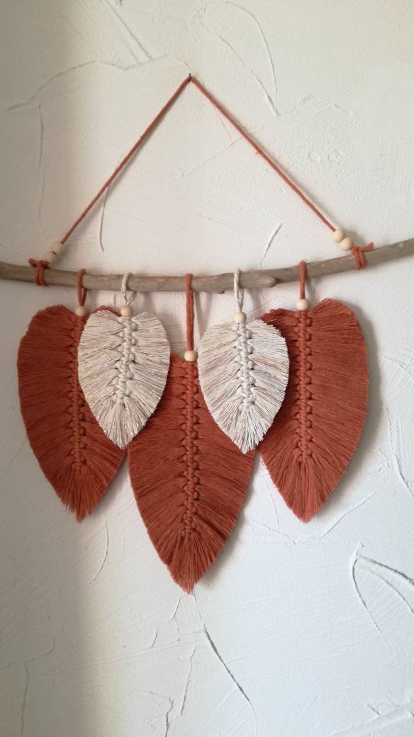Suspension de Plumes en Macramé, Tenture Murale, Plume Macrame, Coton Doré, Decoration Murale