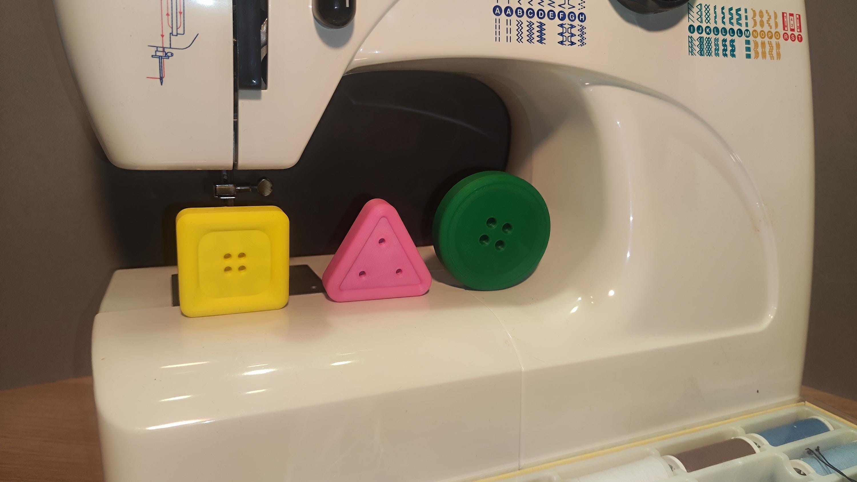 3 pesos de costura en 3 colores diferentes