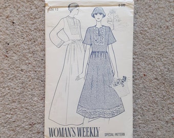 Woman's Weekly No B689 Vintage Dress Pattern 1970s Sz 12