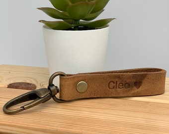 Schlüsselanhänger mit Gravur aus recycle Leder, Karabiner, personalisiert, Geschenkidee, handmade, made in germany, mit Symbol