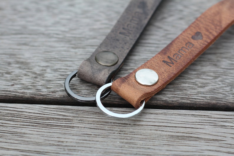 Schlüsselanhänger mit Gravur aus recycle Leder mit Druckknopf zum Öffnen, personalisiert, Geschenkidee, handmade, made in germany Bild 2