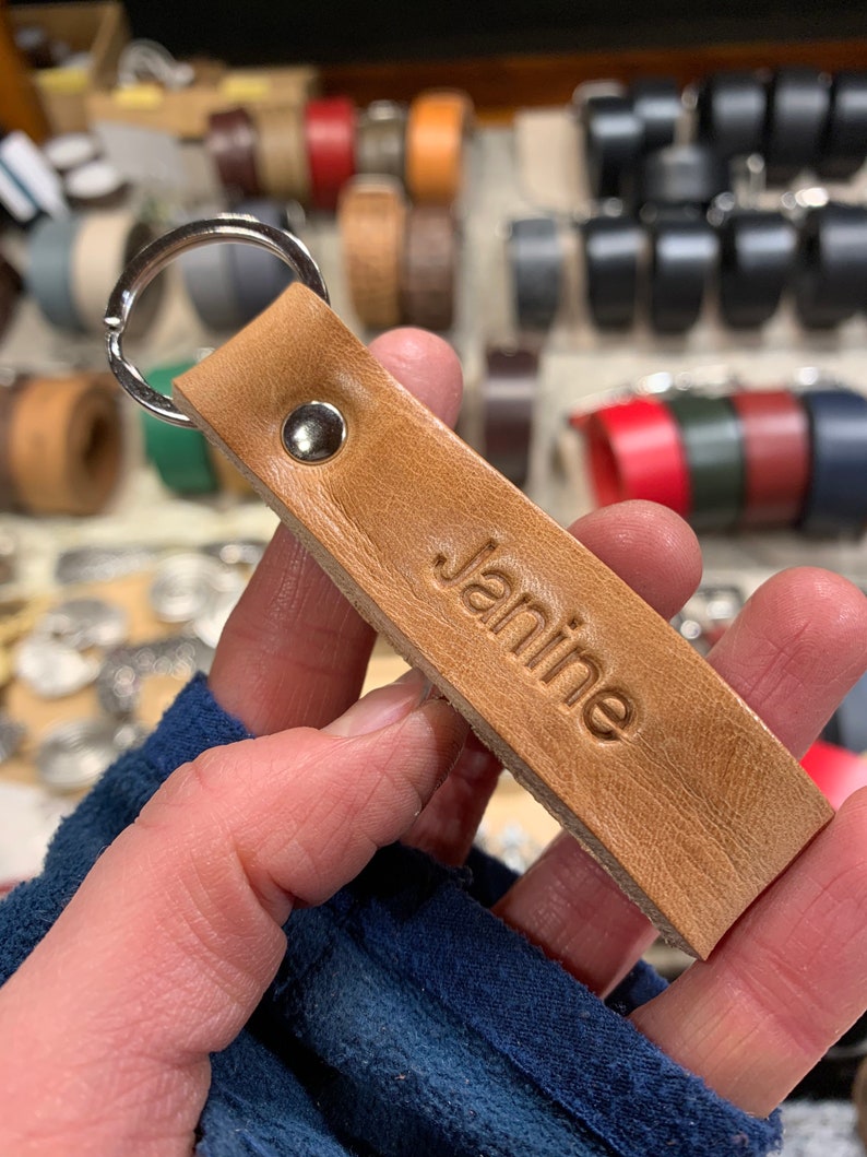 Schlüsselanhänger mit Ring & Gravur, recycle Leder, Schlüsselanhänger personalisiert, Geschenkidee, handmade, made in germany, mit Symbol Bild 5