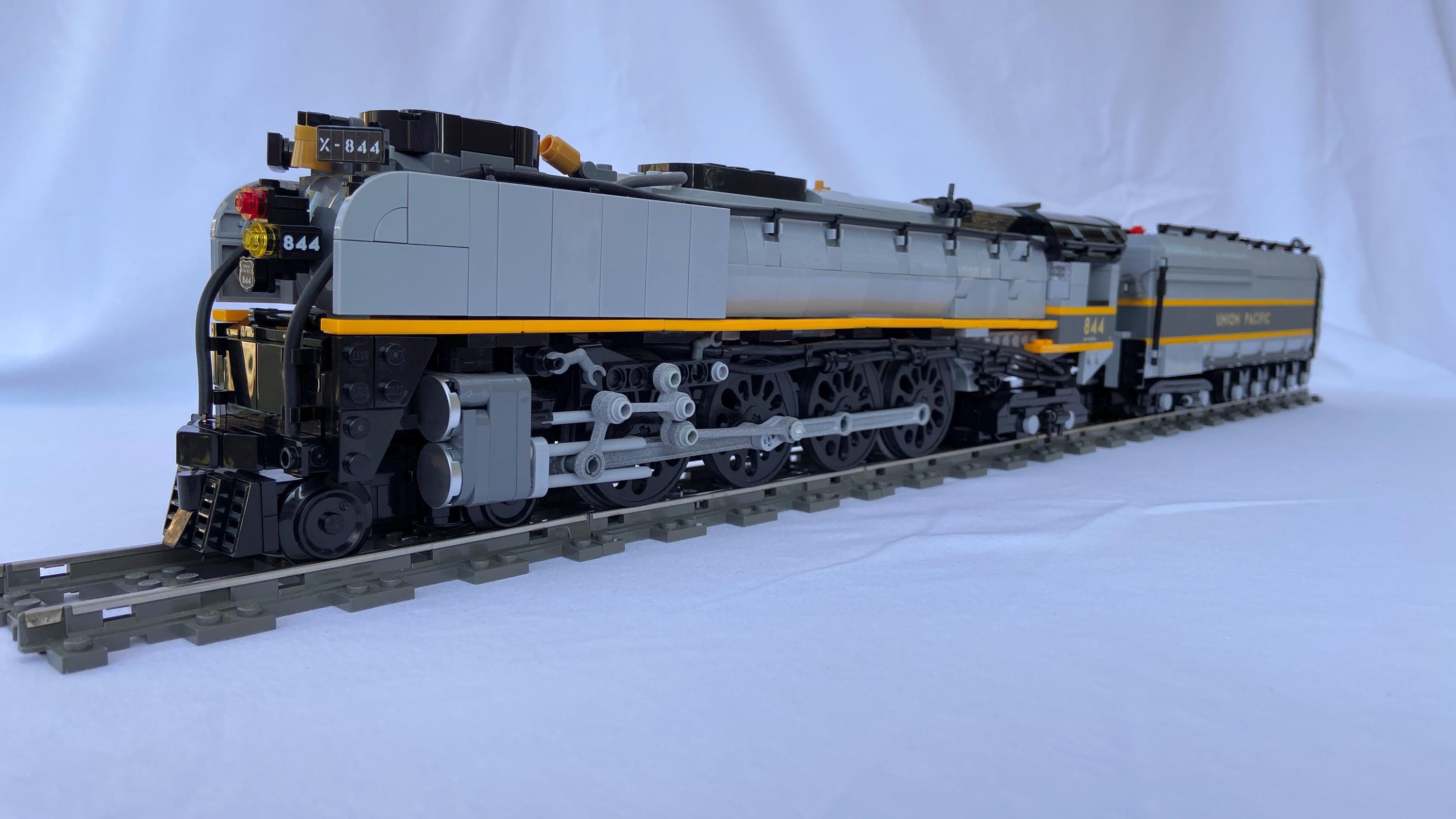 Union Pacific FEF-3 #844 – the Living Legend – Two-tone Gray