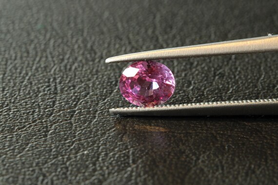 Saphir Rose Naturel 0.66 Carats - Sri Lanka, Taille Ronde, Pureté VS, Pierre Précieuse Libre