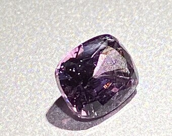 Spinelle Rouge De Sri Lanka 1,04 Carats - Coupe Ronde, Clarté VS1, Couleur Rouge Intense | Pierre Précieuse Neuve Sans Emballage