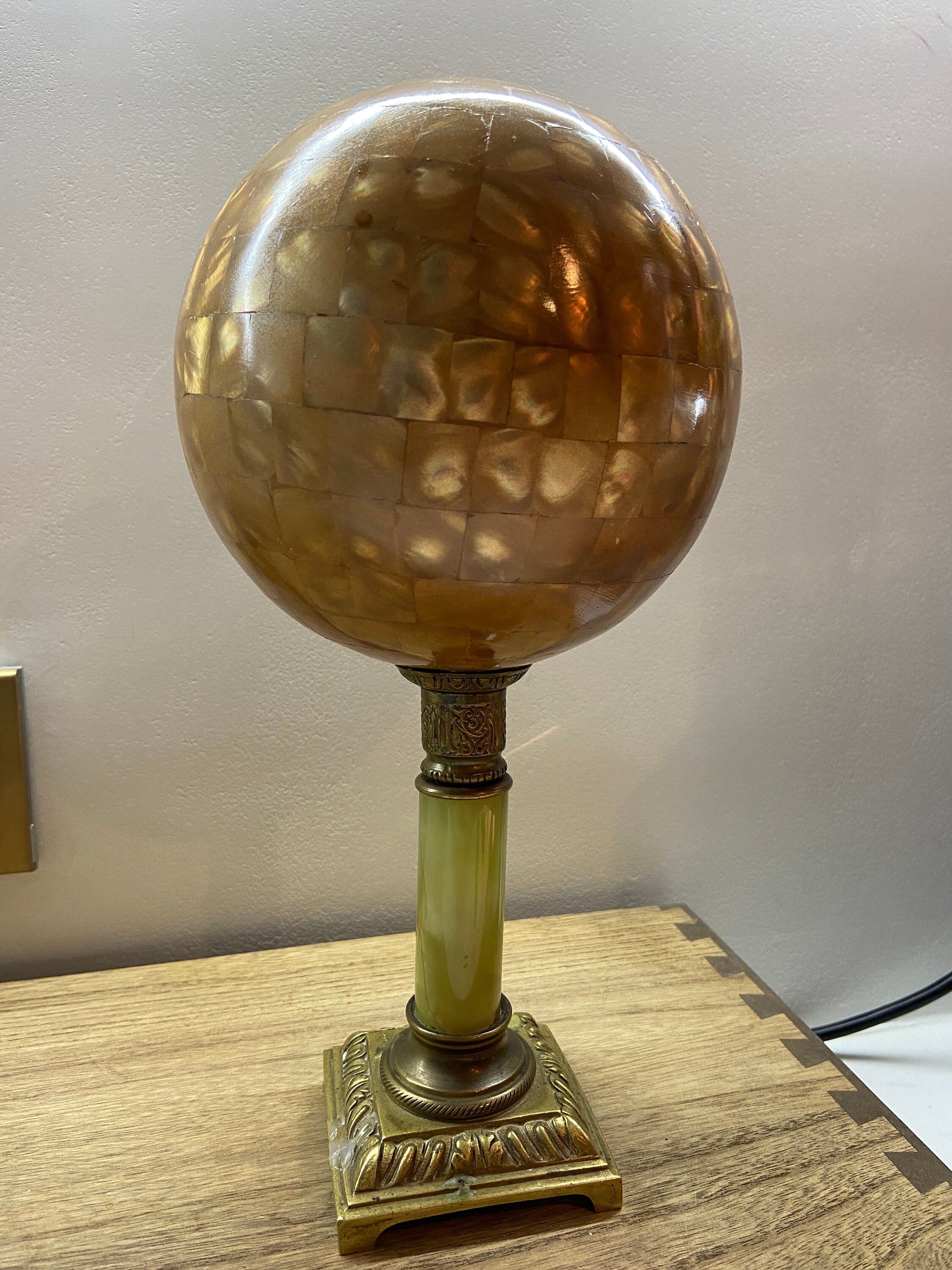 Boule en Nacre sur Son Socle