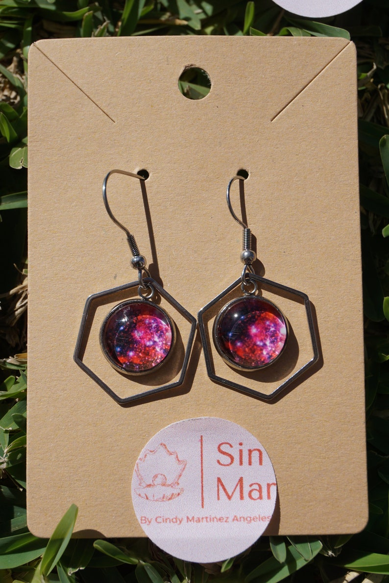 Galaxias del Universo Crimson Nebula 12mm Hexagon Cabochon Earrings
