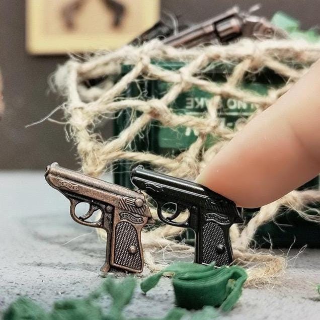 Miniature Guns for a Dolls House, Gun Replica 1/12 Scale, Action Figure ...