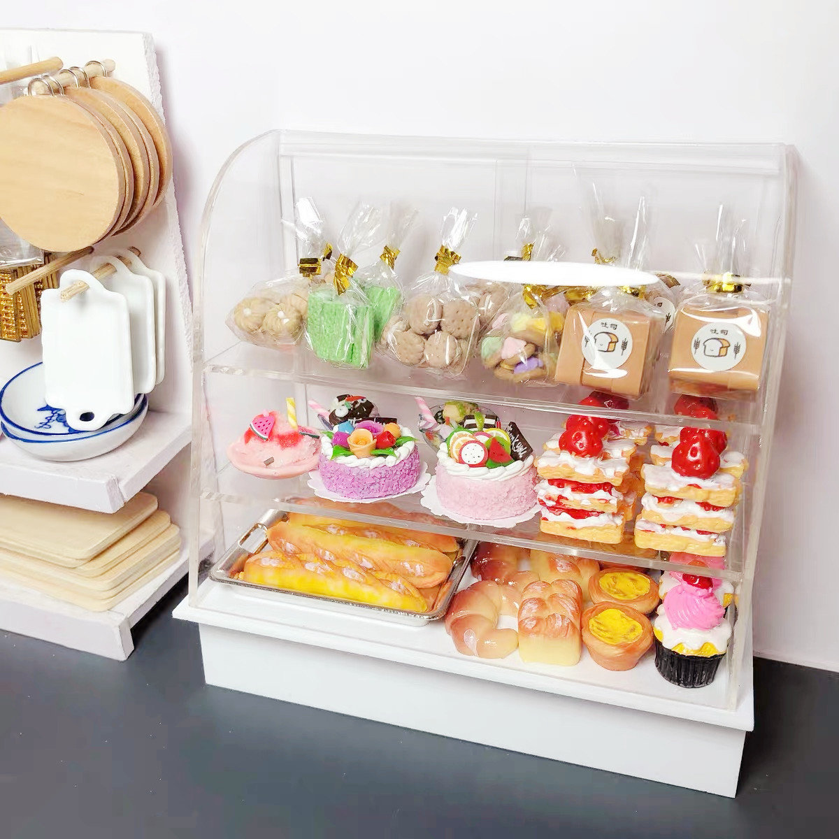 SUPVOX Miniature Armoire à Gâteaux Pour Maison De Poupée - Vitrine Boulangerie Rose