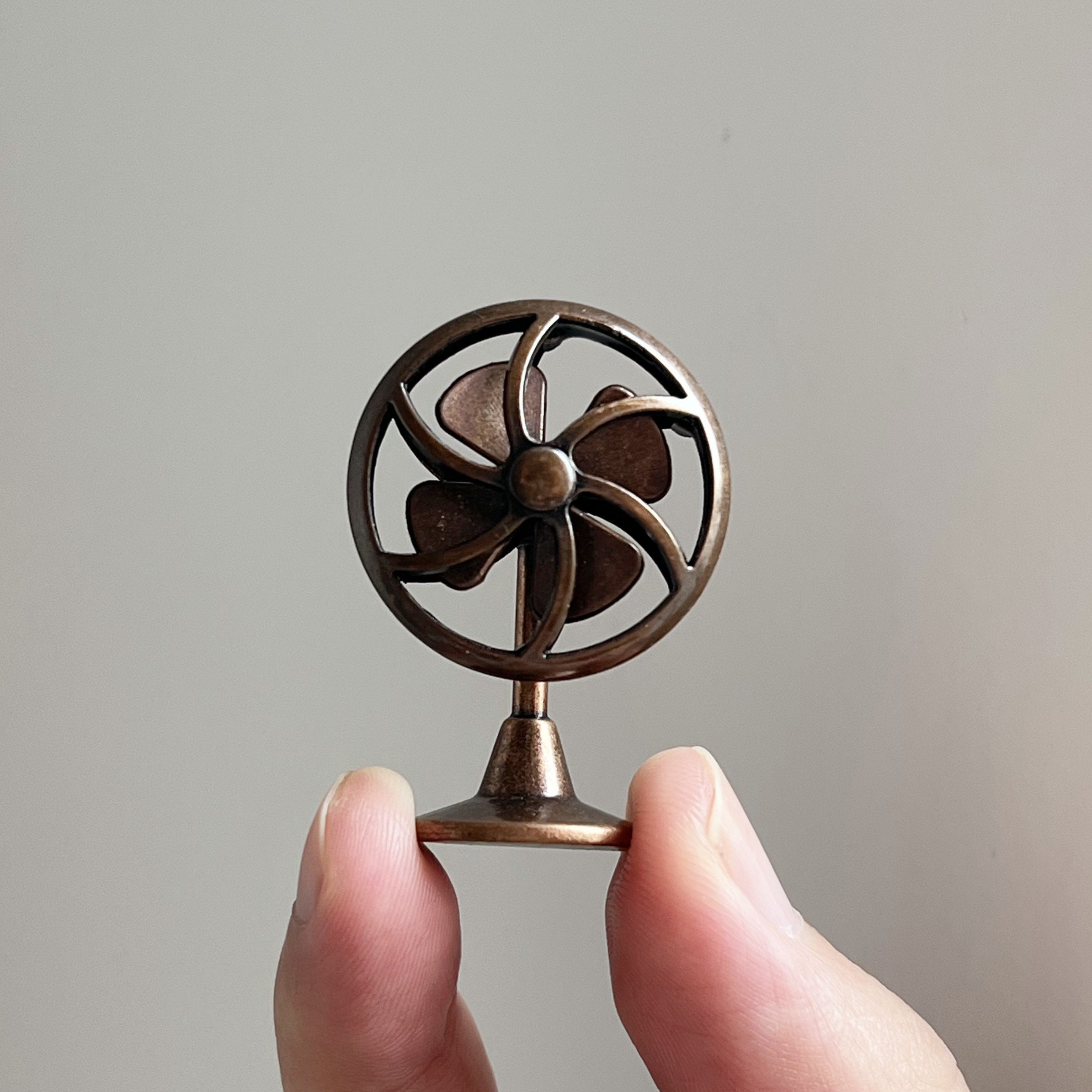 Ventilador De Escritorio En Miniatura 1:12 – Estilo Bronce Antiguo Para Casas De Muñecas