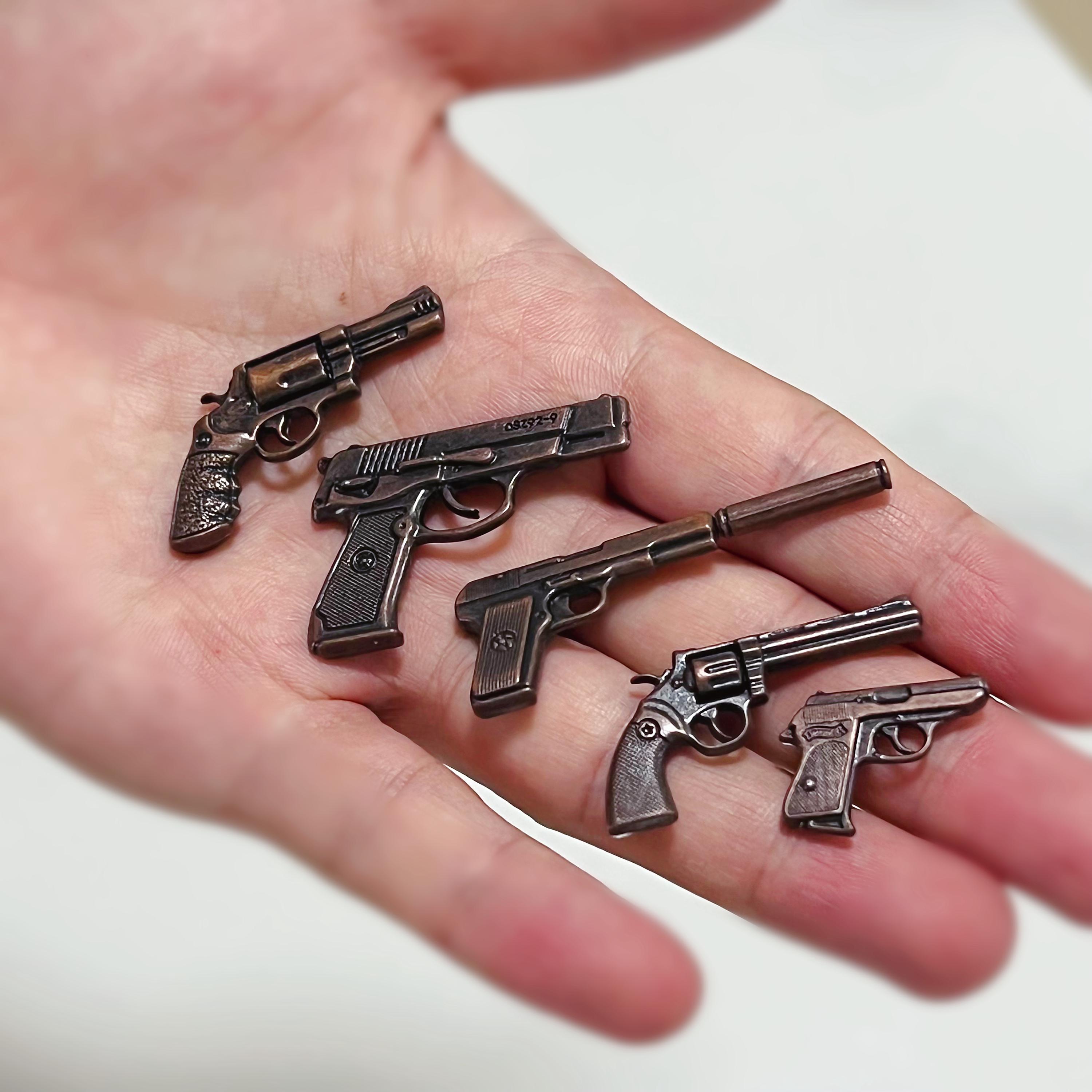 Miniature Guns for a Dolls House, Gun Replica 1/12 Scale, Action Figure ...