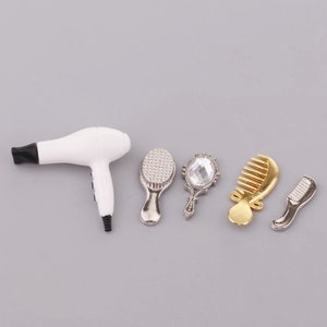 Miniature Dollhouse Bathroom Accessories, 1:12 Scale Dollhouse Hairdryer Brush Mirror Combs Set for dollhouse