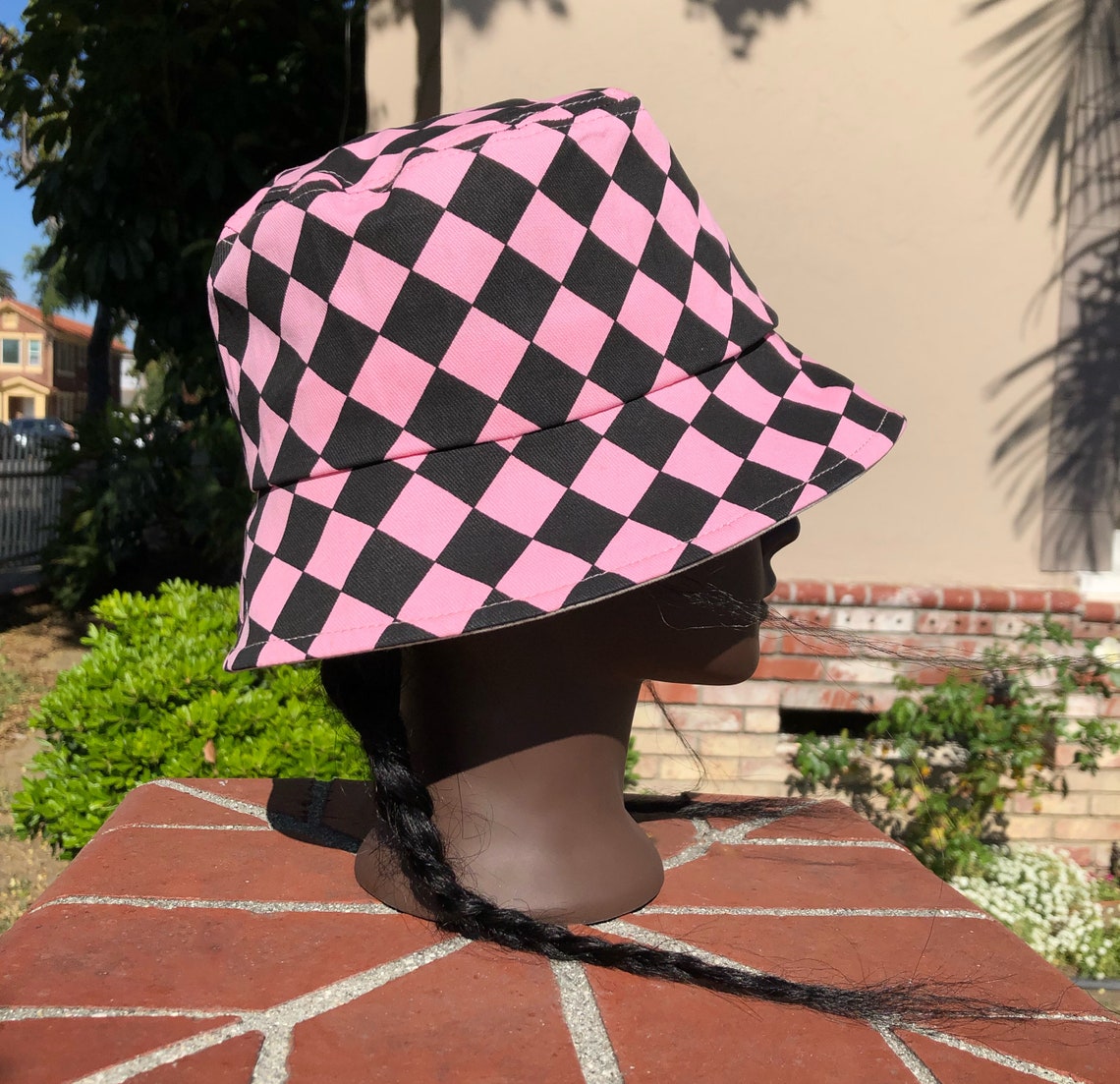 checkered bucket hat outfit