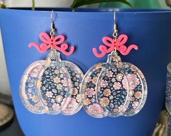 Pendientes colgantes de calabaza espeluznante de Coquette