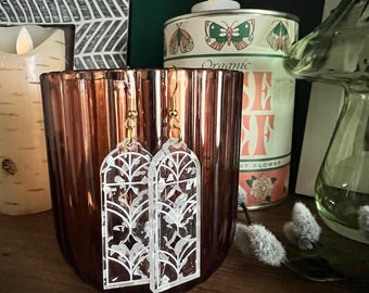 Pendientes acrílicos con purpurina y diseño de ventana de catedral / Elaborados con láser / Ganchos dorados