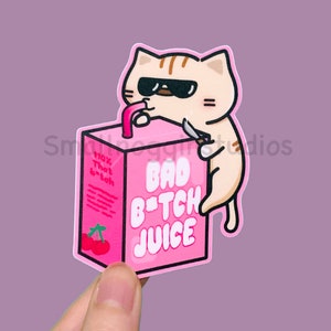 Adesivo in vinile opaco con gatto Bad Bitch Juice Box - Adesivo rosa Baddie Kitty, divertente contenitore di succo con animale, lavabile in lavastoviglie, adesivo per bottiglia d'acqua