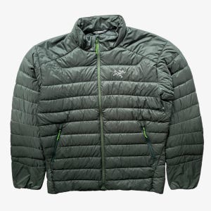 Herr Arc'teryx Thorium AR gåsdunsjacka i khaki, vintage vindjacka för år 2000, retro lättviktsjacka, quiltad grön, vandring, bergsklättring
