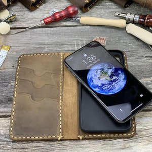 Cadeau Saint-Valentin - Étui à rabat en cuir personnalisé fait main pour iPhone 11 Pro par Lone Deer Leather